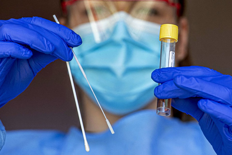 Частная лаборатория делает тесты на антитела к коронавирусу