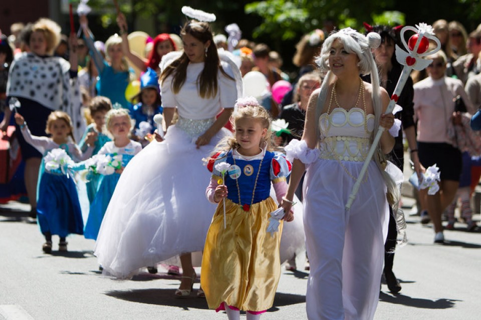 Первое июня: парад сказочных героев и семейный марафон 