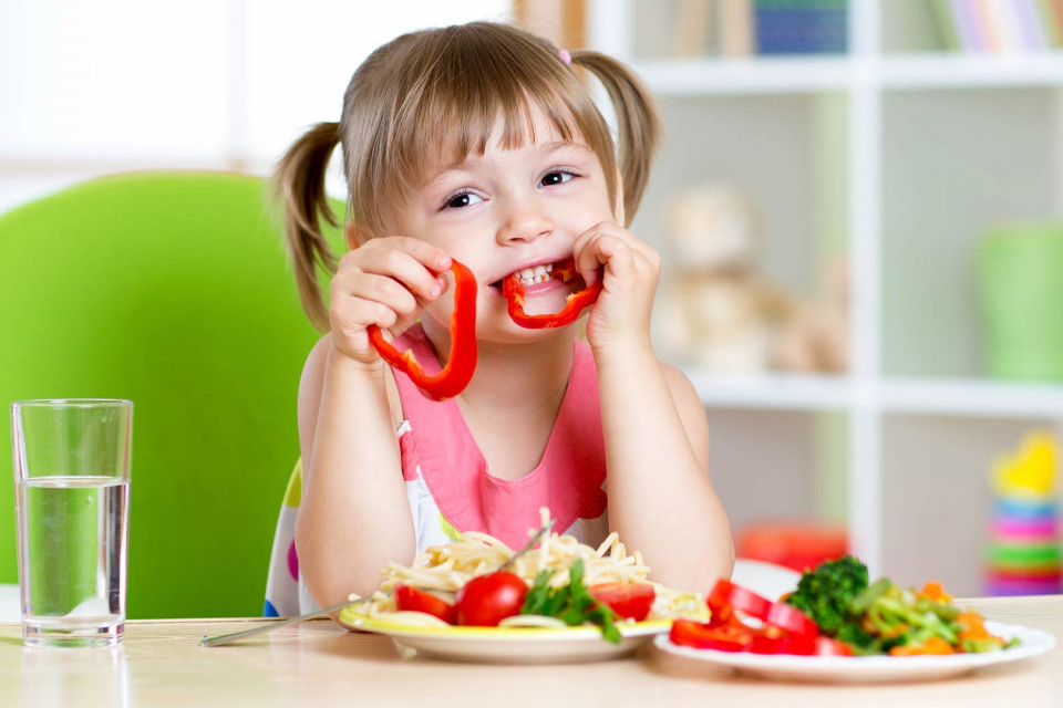 Учимся влиять на поведение ребенка при помощи еды