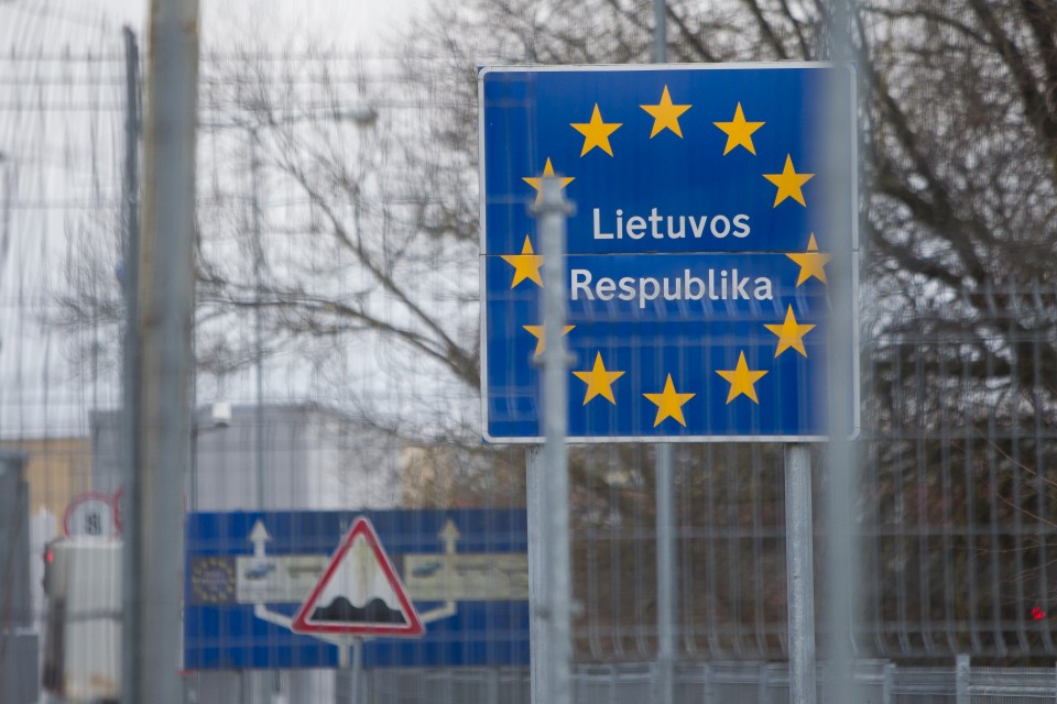 Прибалтика и Польша закрывают  границы для россиян с шенгеном 