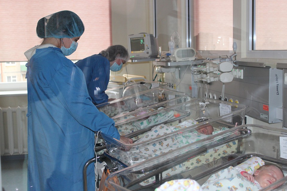 За рождение первенца студенткам положено 300 000 рублей