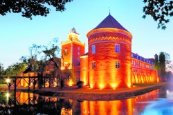 Польша: дворцово - парковый комплекс, готический замок и водные развлечения  