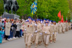 Юнармейцы и кадеты вышли на парад 