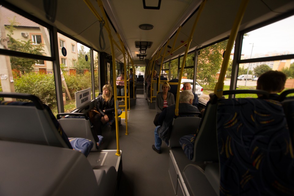 В общественном транспорте  не хватает 100 кондукторов