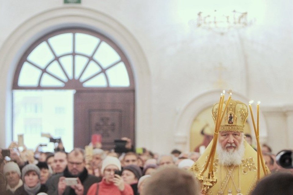 Патриарх Кирилл попросил состоятельных верующих помочь священникам