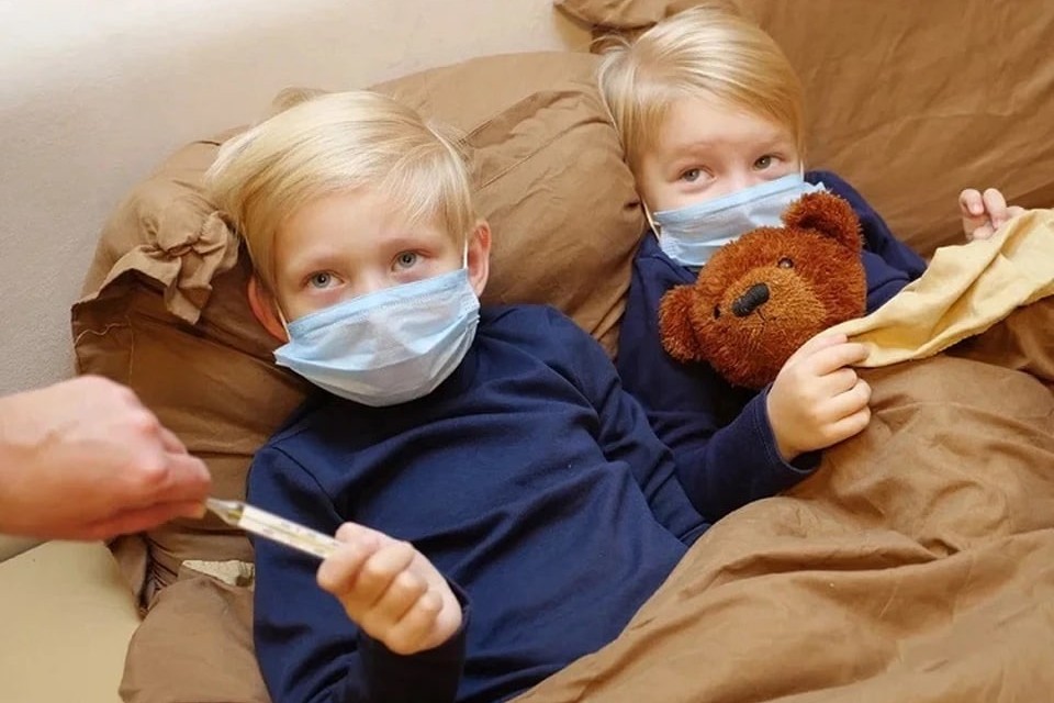 Как сбить высокую температуру ребенку до приезда врача
