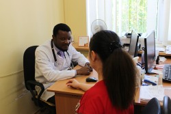 В Калининграде начал работу доктор из Ганы